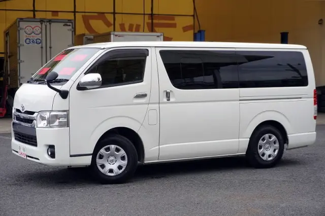 トヨタ ハイエースバン CBF-TRH200V(2WD)の写真1