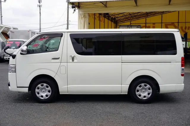 トヨタ ハイエースバン CBF-TRH200V(2WD)の写真3