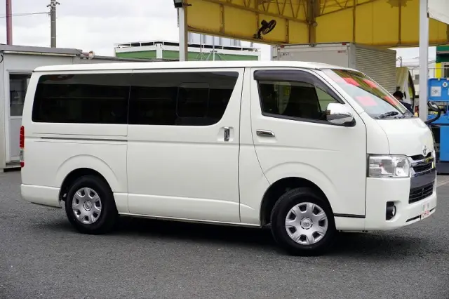 トヨタ ハイエースバン CBF-TRH200V(2WD)の写真6