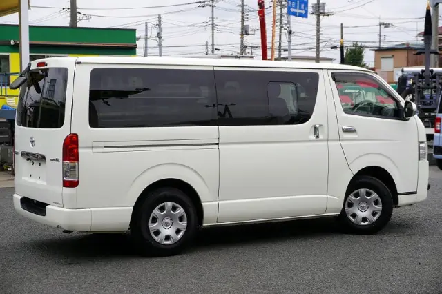 トヨタ ハイエースバン CBF-TRH200V(2WD)の写真8