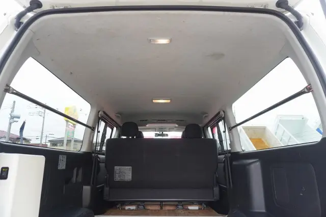トヨタ ハイエースバン CBF-TRH200V(2WD)の写真17