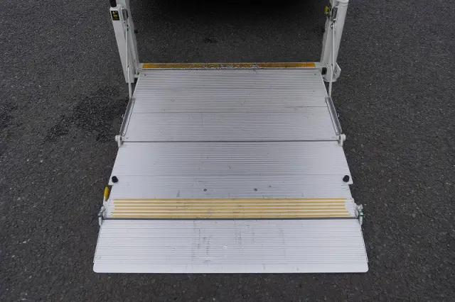 トヨタ ハイエースバン CBF-TRH200V(2WD)の写真19