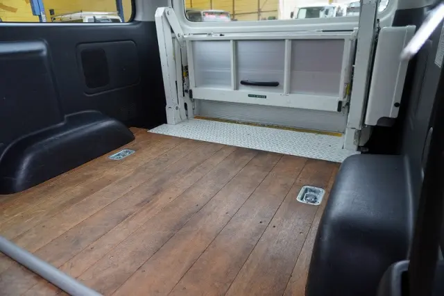 トヨタ ハイエースバン CBF-TRH200V(2WD)の写真25