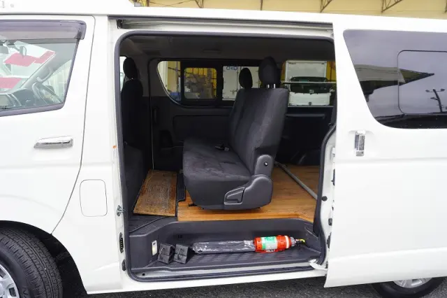 トヨタ ハイエースバン CBF-TRH200V(2WD)の写真26