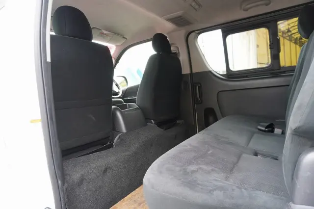 トヨタ ハイエースバン CBF-TRH200V(2WD)の写真28