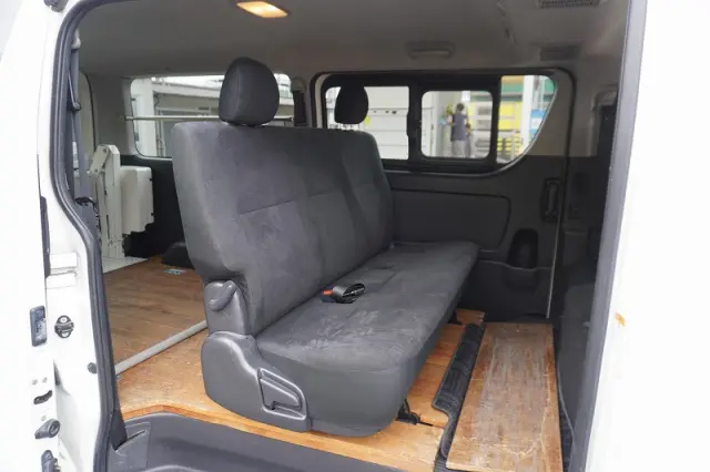 トヨタ ハイエースバン CBF-TRH200V(2WD)の写真29