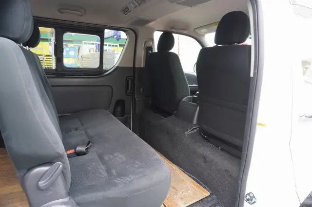 トヨタ ハイエースバン CBF-TRH200V(2WD)の写真30