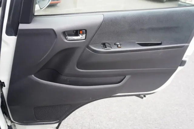 トヨタ ハイエースバン CBF-TRH200V(2WD)の写真40