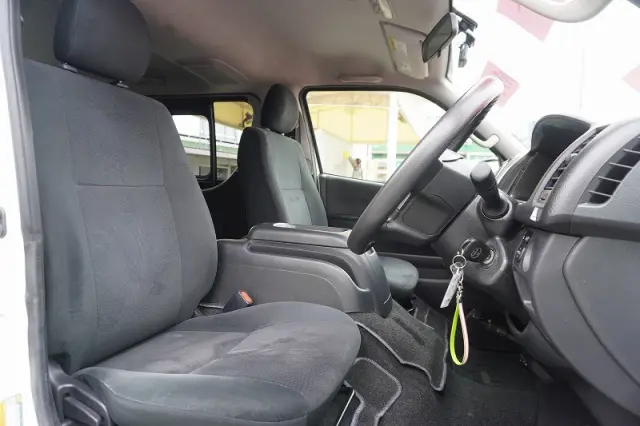 トヨタ ハイエースバン CBF-TRH200V(2WD)の写真41