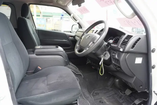 トヨタ ハイエースバン CBF-TRH200V(2WD)の写真42