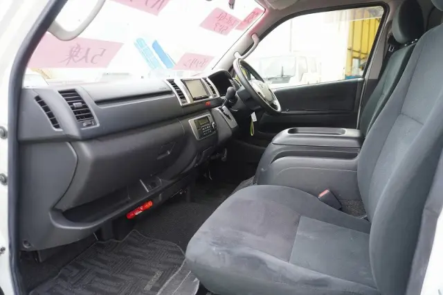 トヨタ ハイエースバン CBF-TRH200V(2WD)の写真43