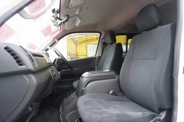 トヨタ ハイエースバン CBF-TRH200V(2WD)の写真44