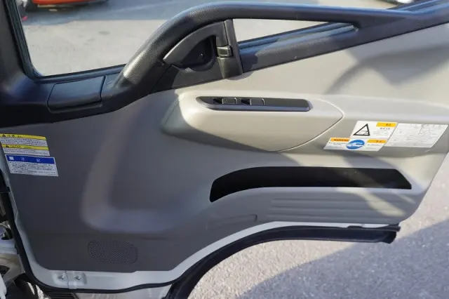 三菱 キャンター 2PG-FEB80(2WD)の写真36