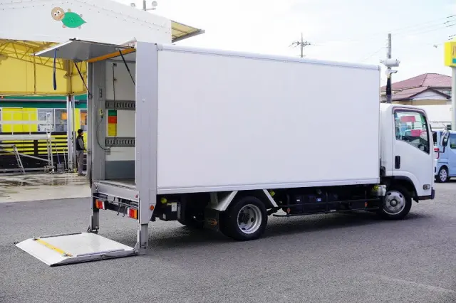 いすゞ エルフ TRG-NLR85AN(2WD)の写真9