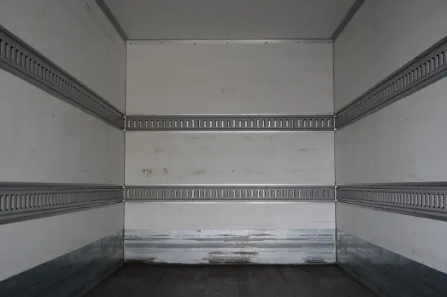 いすゞ エルフ TRG-NLR85AN(2WD)の写真22