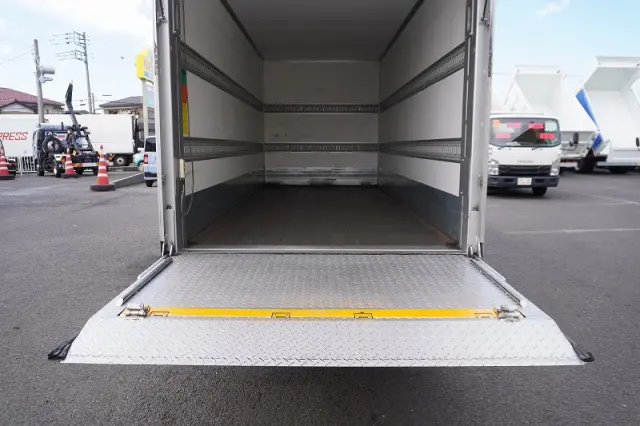 いすゞ エルフ TRG-NLR85AN(2WD)の写真25