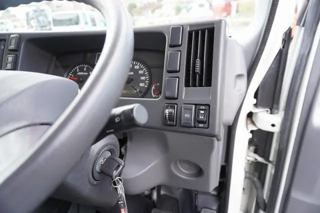 いすゞ エルフ TRG-NLR85AN(2WD)の写真34