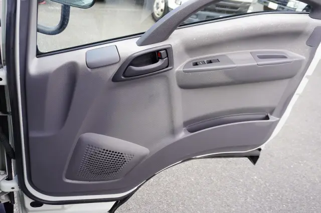 いすゞ エルフ TRG-NLR85AN(2WD)の写真35