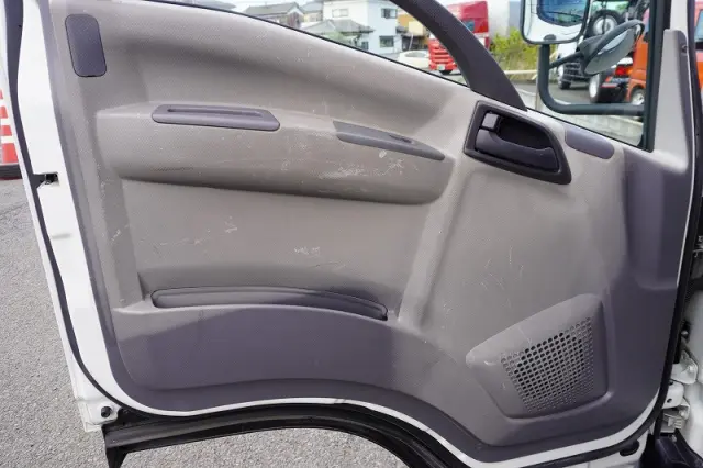 いすゞ エルフ TRG-NLR85AN(2WD)の写真40