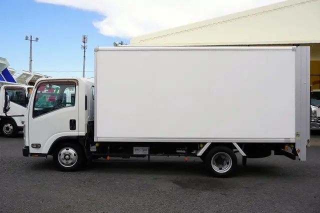 いすゞ エルフ TRG-NLR85AN(2WD)の写真3