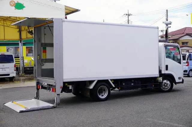 いすゞ エルフ TRG-NLR85AN(2WD)の写真9