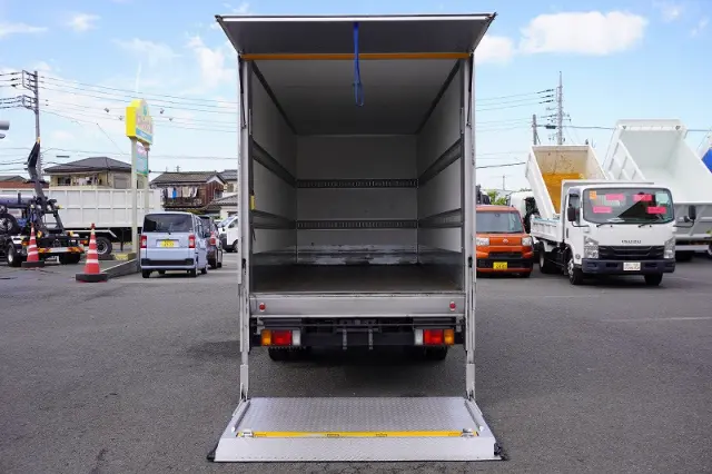 いすゞ エルフ TRG-NLR85AN(2WD)の写真18