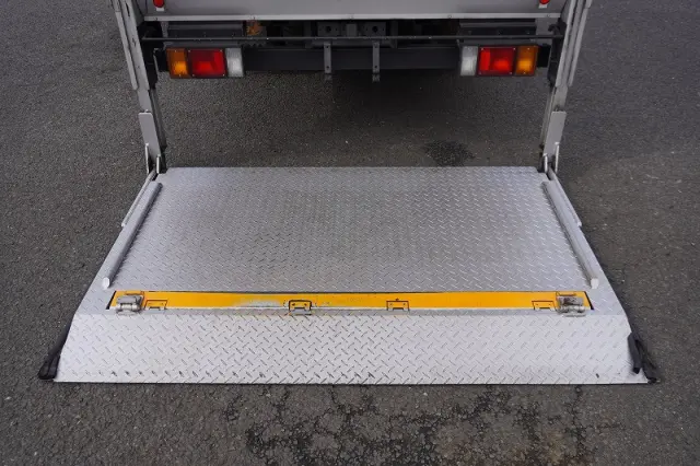 いすゞ エルフ TRG-NLR85AN(2WD)の写真24