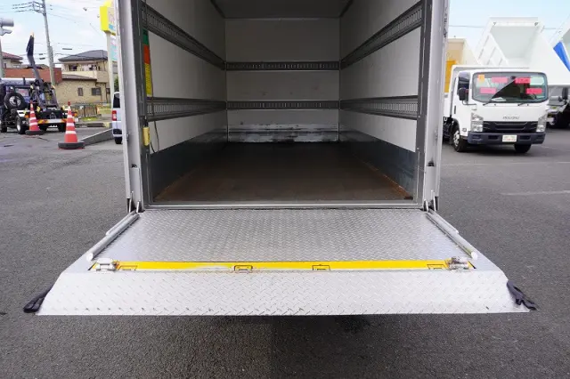 いすゞ エルフ TRG-NLR85AN(2WD)の写真25