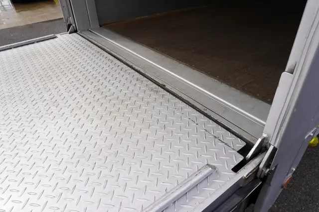 いすゞ エルフ TRG-NLR85AN(2WD)の写真26