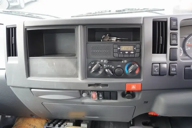 いすゞ エルフ TRG-NLR85AN(2WD)の写真33