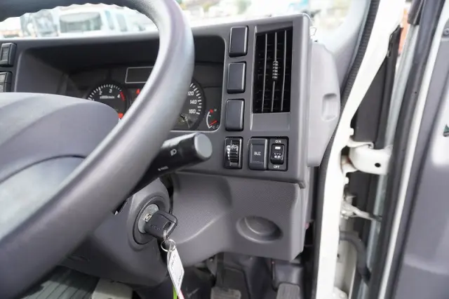 いすゞ エルフ TRG-NLR85AN(2WD)の写真35