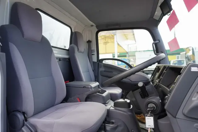 いすゞ エルフ TRG-NLR85AN(2WD)の写真37