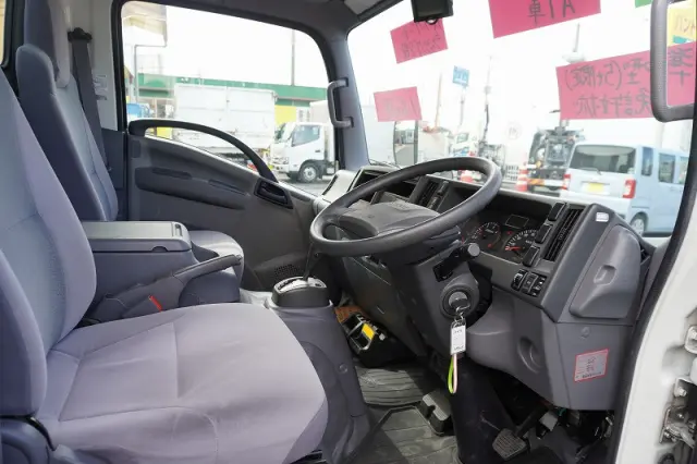 いすゞ エルフ TRG-NLR85AN(2WD)の写真38