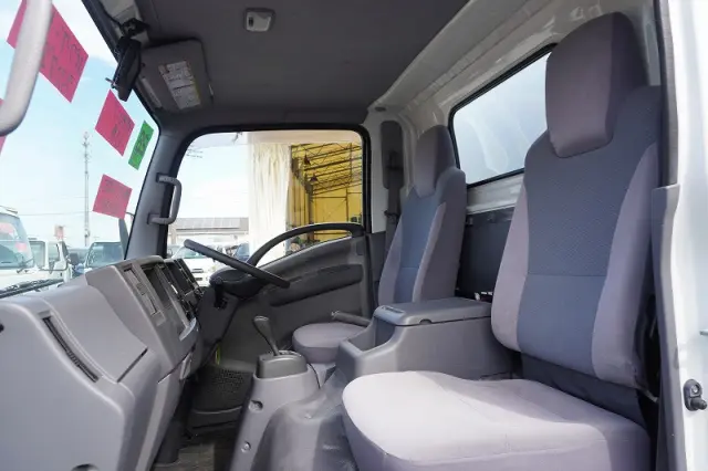 いすゞ エルフ TRG-NLR85AN(2WD)の写真40