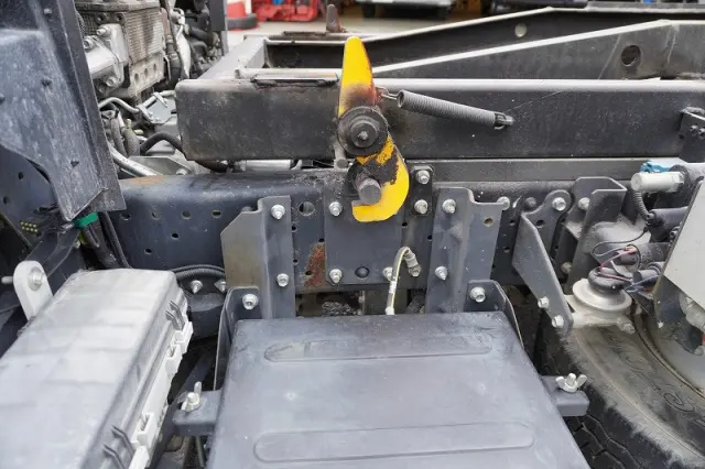 いすゞ エルフ TPG-NKR85AN(2WD)の写真13