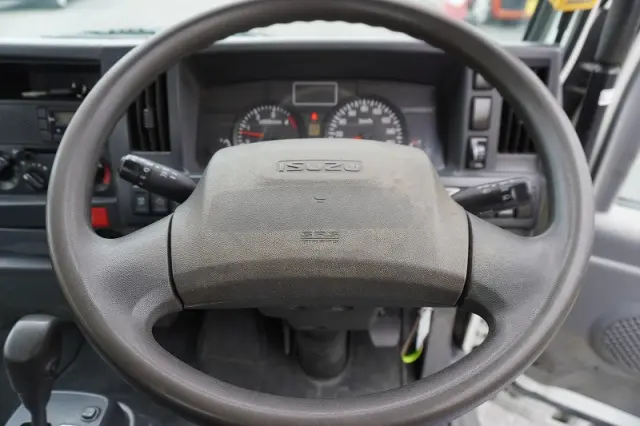 いすゞ エルフ TPG-NKR85AN(2WD)の写真32