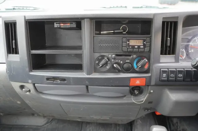 いすゞ エルフ TPG-NKR85AN(2WD)の写真34