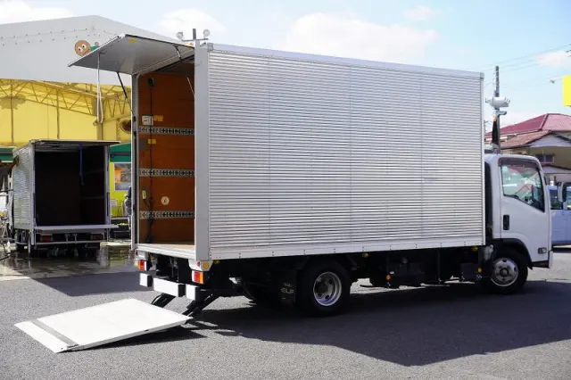 いすゞ エルフ TRG-NPR85AN(2WD)の写真9