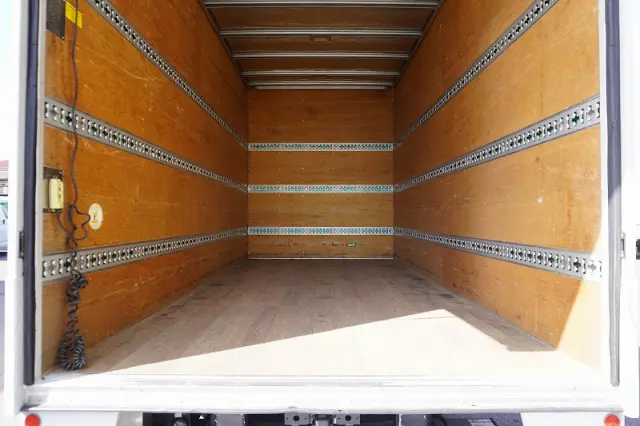 いすゞ エルフ TRG-NPR85AN(2WD)の写真20