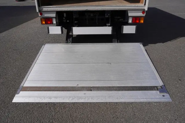 いすゞ エルフ TRG-NPR85AN(2WD)の写真25