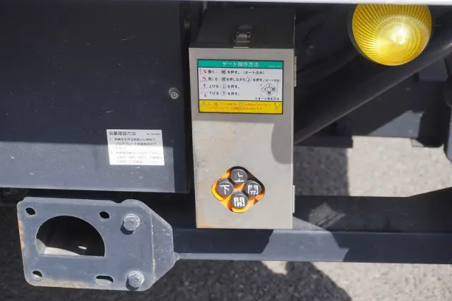 いすゞ エルフ TRG-NPR85AN(2WD)の写真28