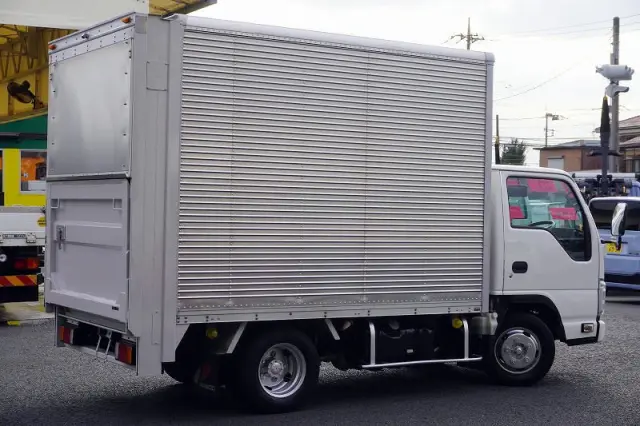 いすゞ エルフ TRG-NJR85AN(2WD)の写真8