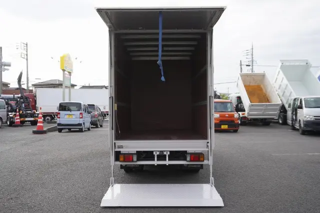 いすゞ エルフ TRG-NJR85AN(2WD)の写真18