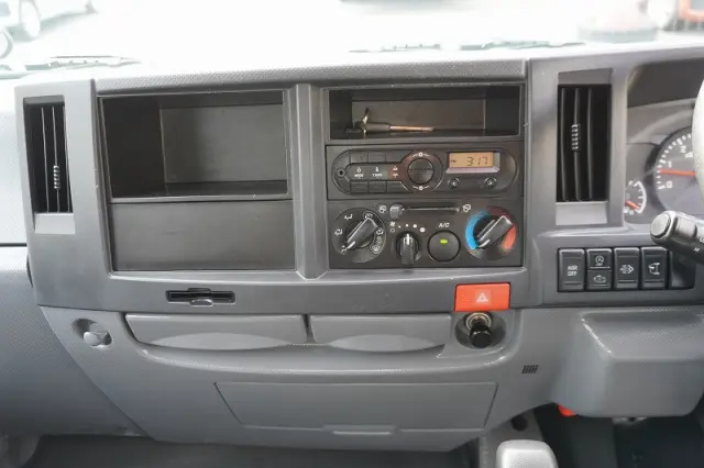 いすゞ エルフ TRG-NJR85AN(2WD)の写真31