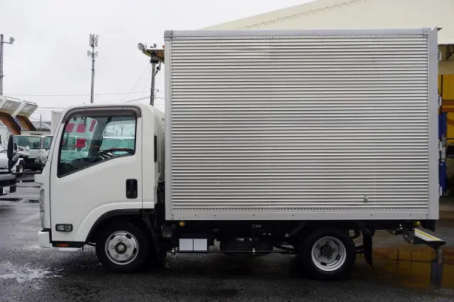 いすゞ エルフ TRG-NLR85AN(2WD)の写真3