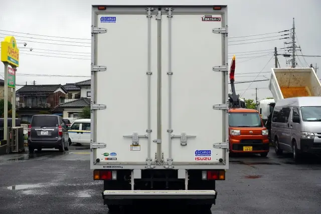 いすゞ エルフ TRG-NLR85AN(2WD)の写真4