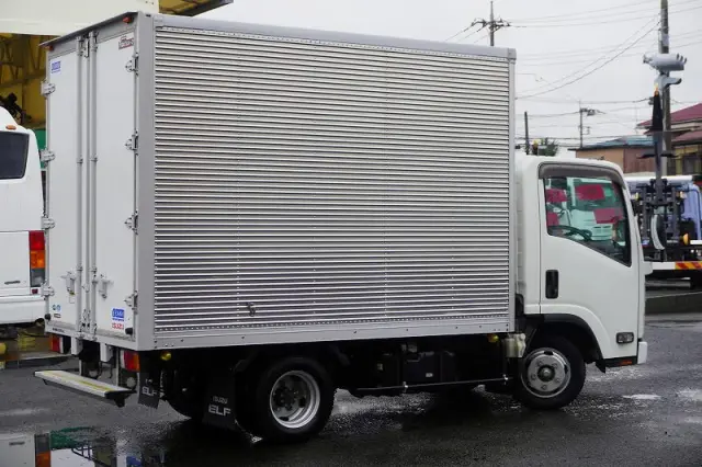 いすゞ エルフ TRG-NLR85AN(2WD)の写真8