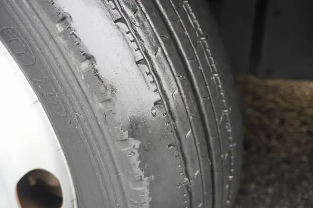 いすゞ エルフ TRG-NLR85AN(2WD)の写真9