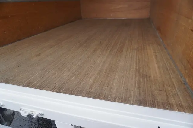 いすゞ エルフ TRG-NLR85AN(2WD)の写真21