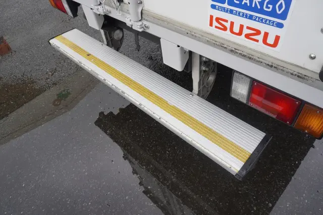 いすゞ エルフ TRG-NLR85AN(2WD)の写真26